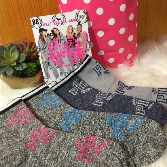 1 left VS PINK 🛍Free Lanyard +4pr Crew Socks  NWT - Picture 6 of 7